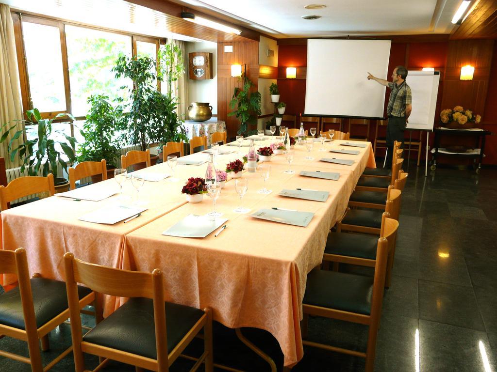 Hotel Nice Ла Сеу д'Ургел Екстериор снимка