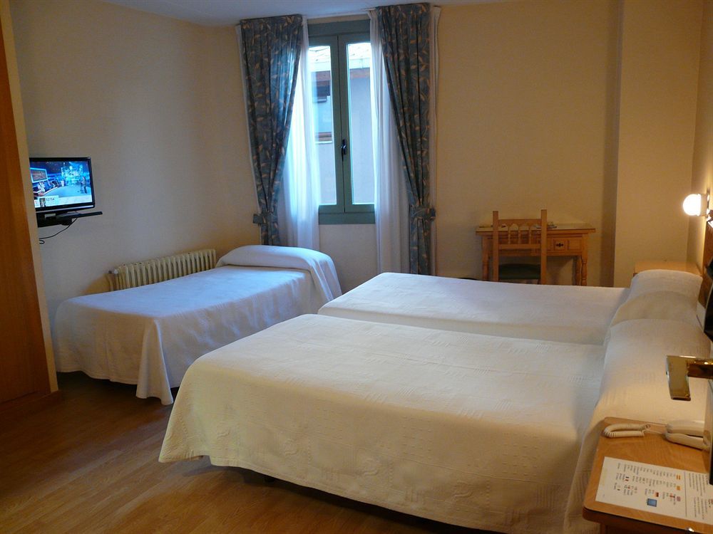 Hotel Nice Ла Сеу д'Ургел Екстериор снимка