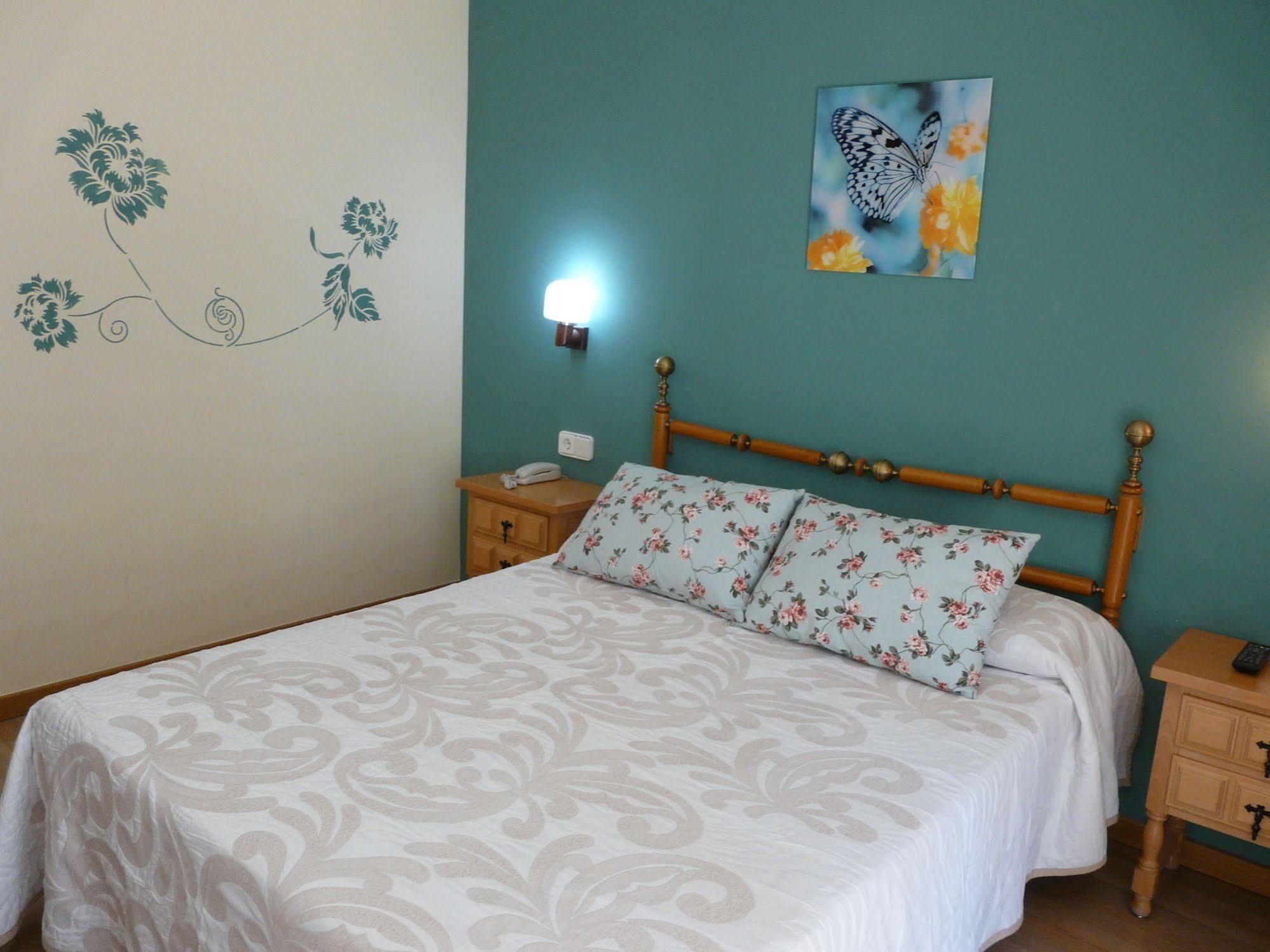 Hotel Nice Ла Сеу д'Ургел Екстериор снимка