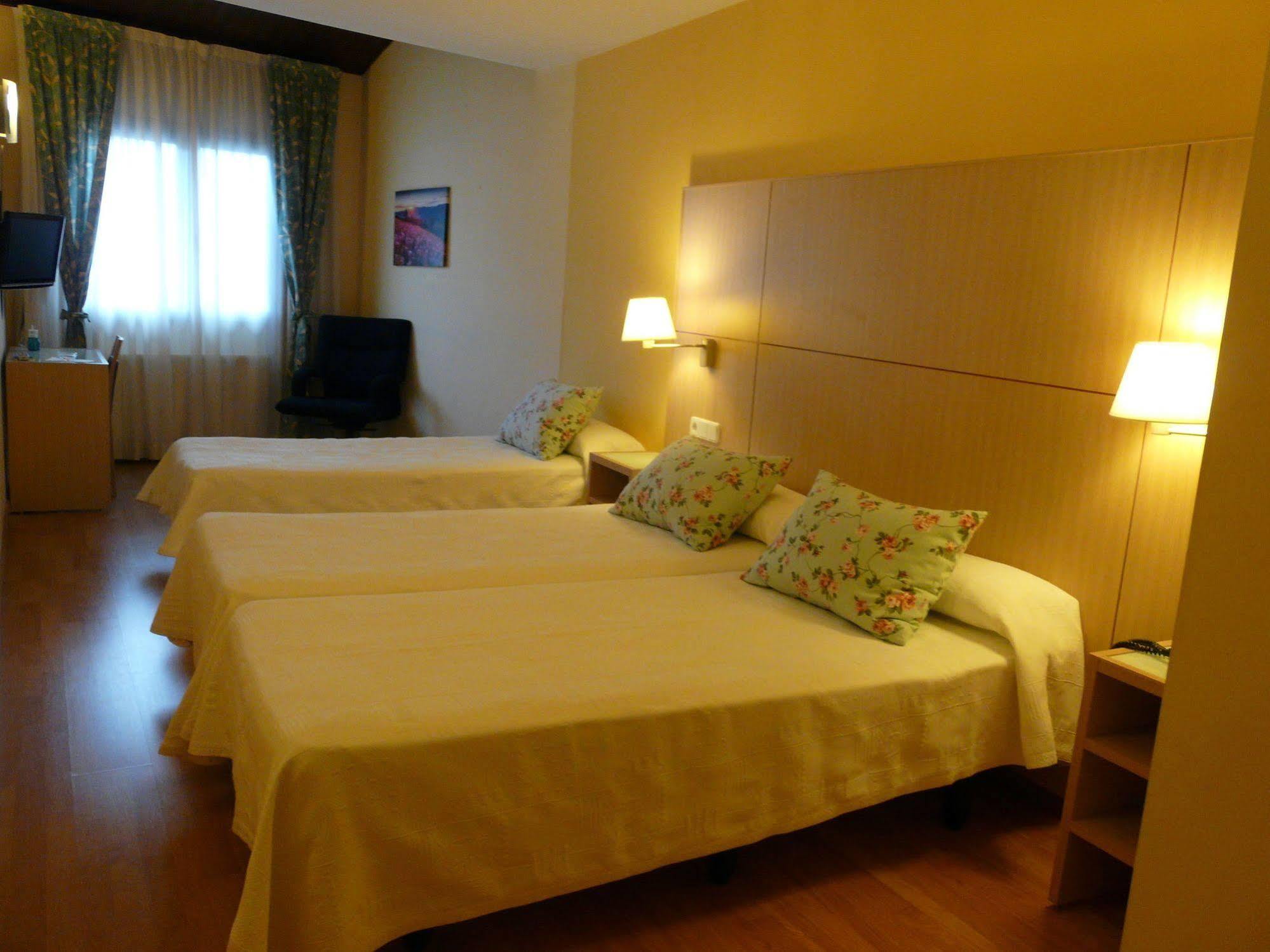 Hotel Nice Ла Сеу д'Ургел Екстериор снимка
