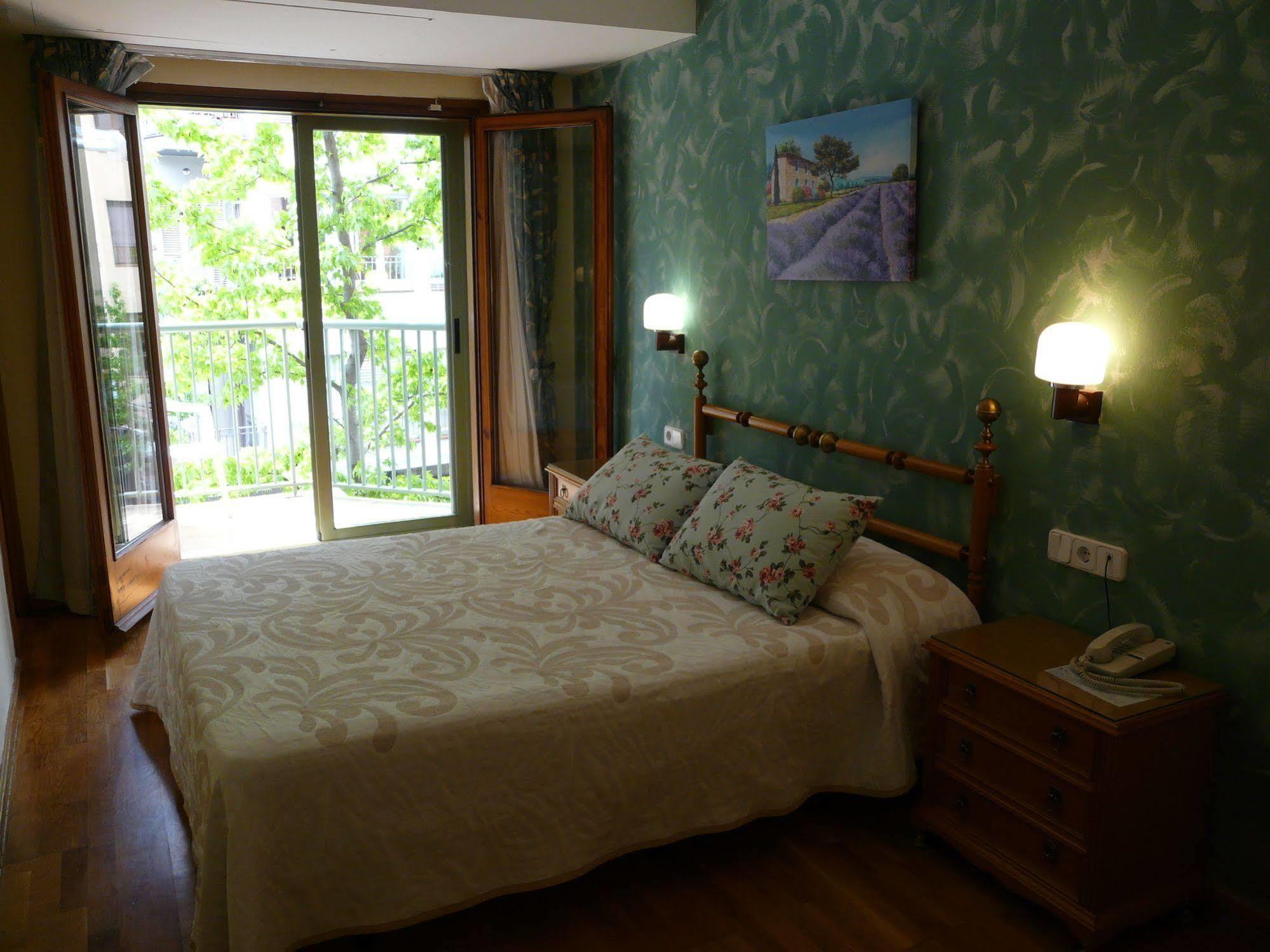 Hotel Nice Ла Сеу д'Ургел Екстериор снимка