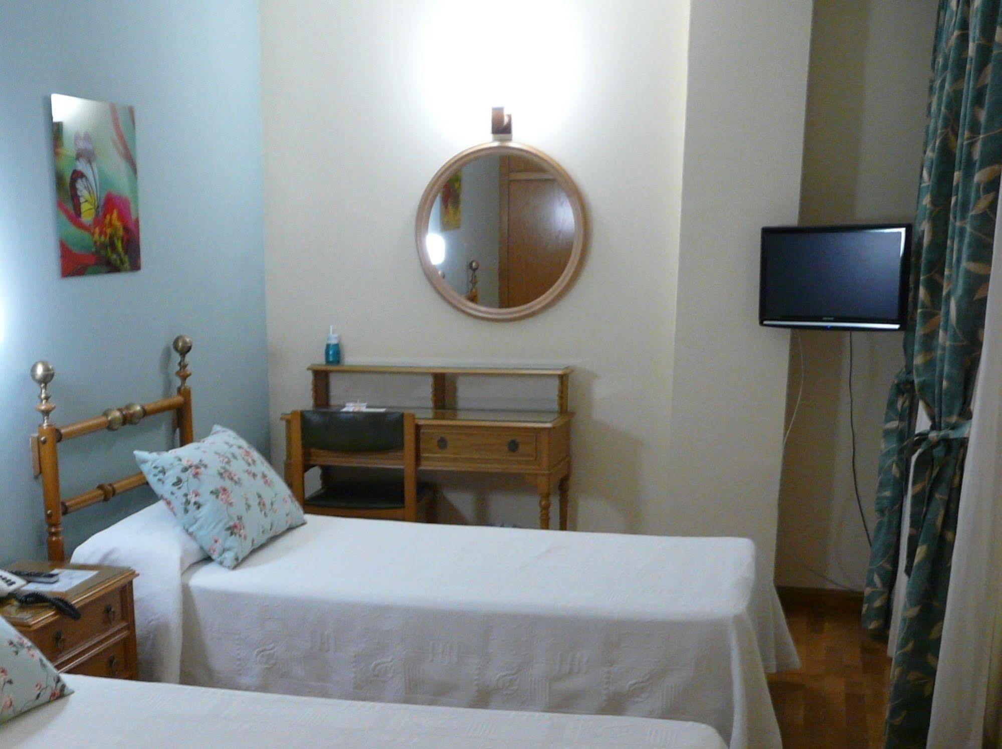 Hotel Nice Ла Сеу д'Ургел Екстериор снимка