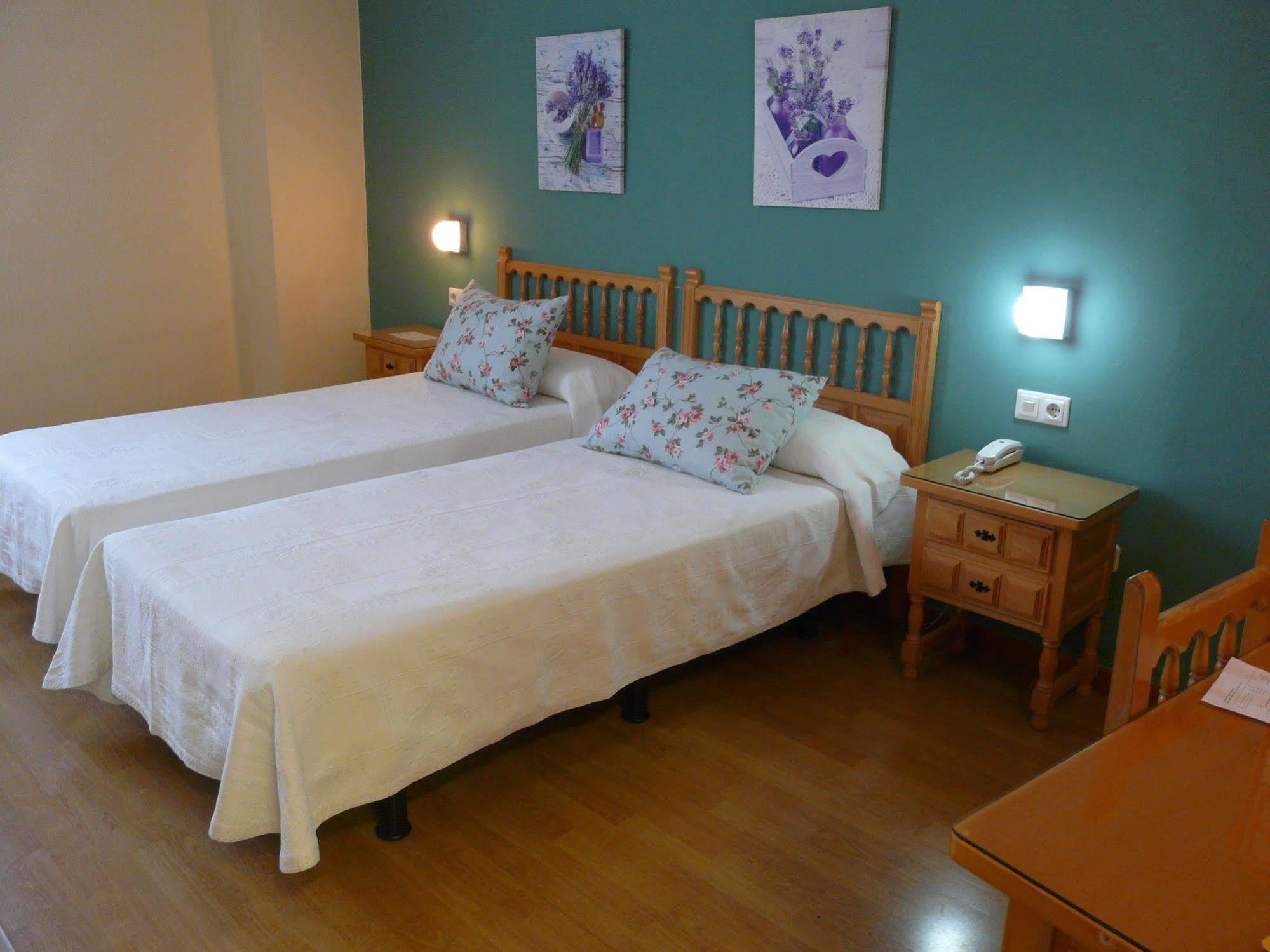 Hotel Nice Ла Сеу д'Ургел Екстериор снимка
