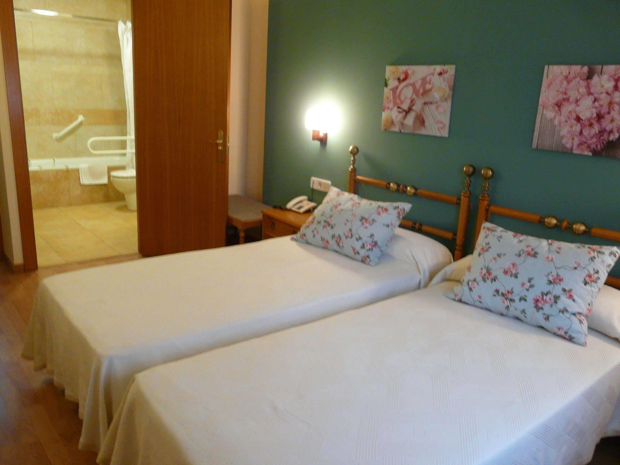 Hotel Nice Ла Сеу д'Ургел Екстериор снимка