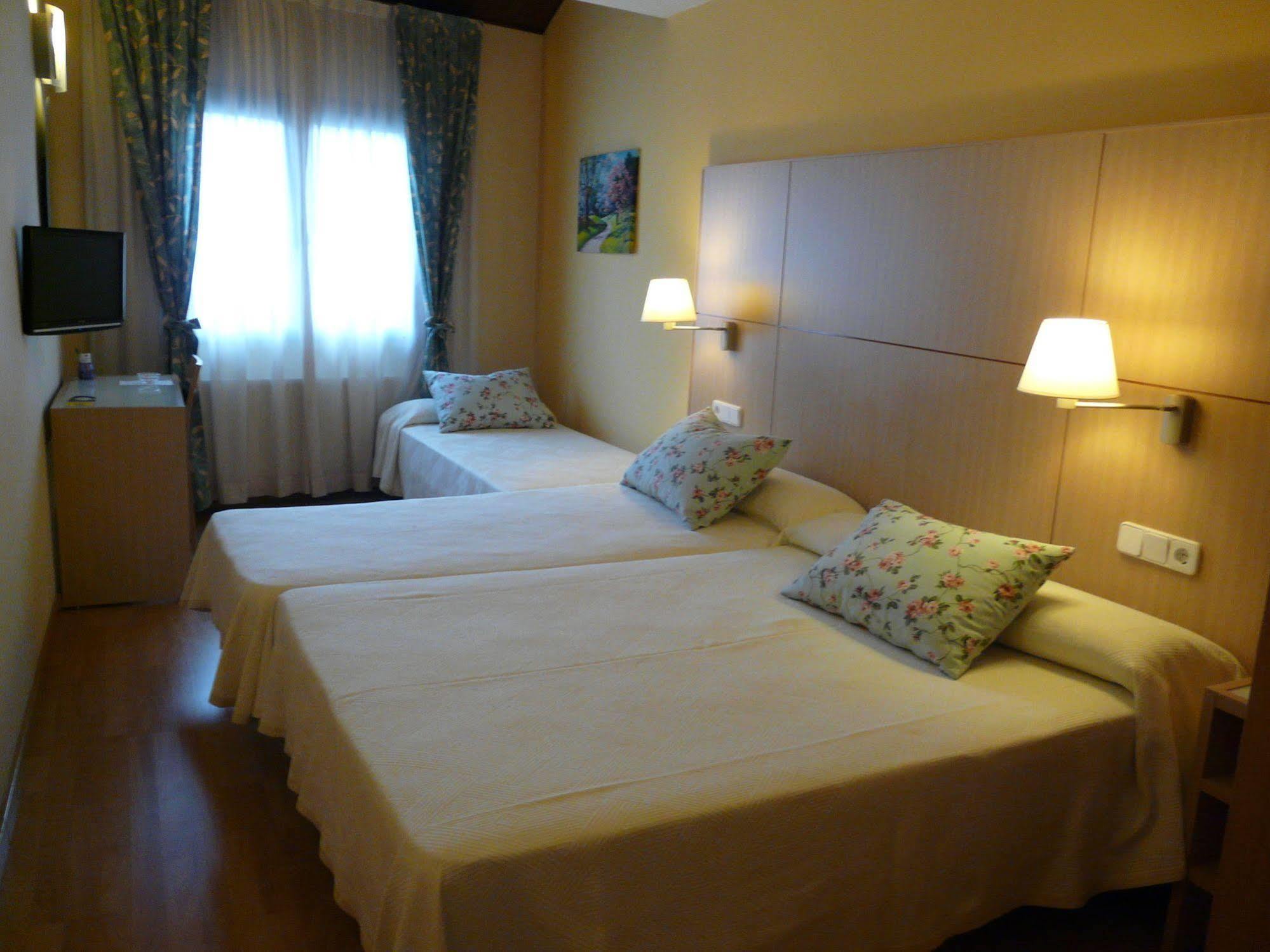 Hotel Nice Ла Сеу д'Ургел Екстериор снимка