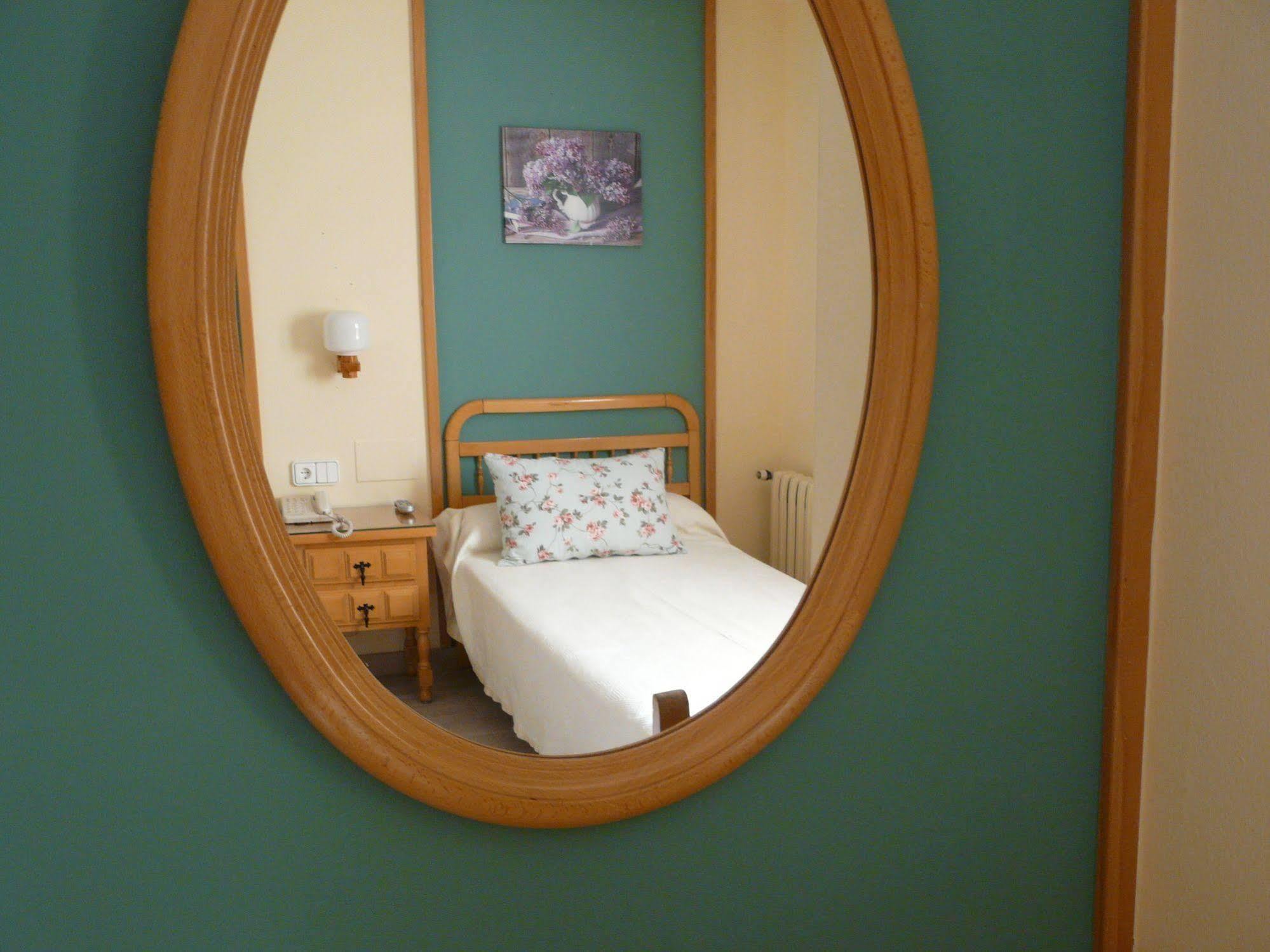 Hotel Nice Ла Сеу д'Ургел Екстериор снимка